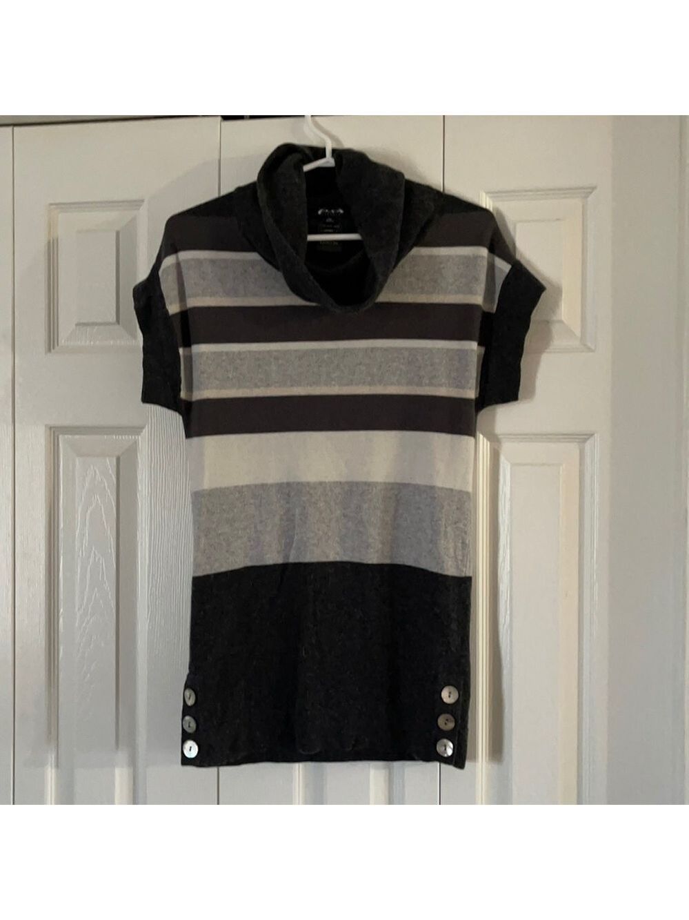 Gorgeous Coupe top size S. 7% Cashmere🥰🥰